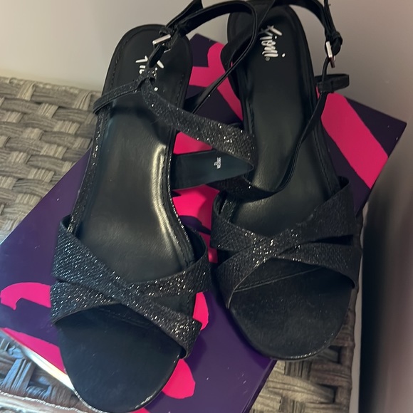 Fioni shoes 9.5 W - Picture 2 of 3